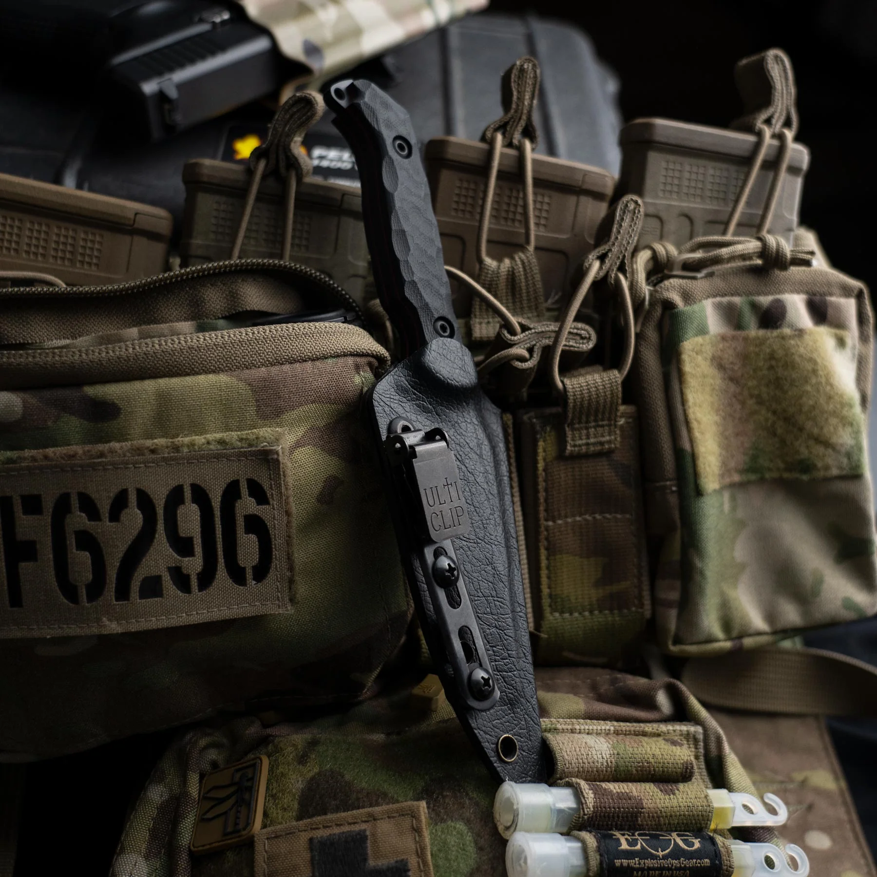 Ніж Darter Shadow Black у чохлі Kydex