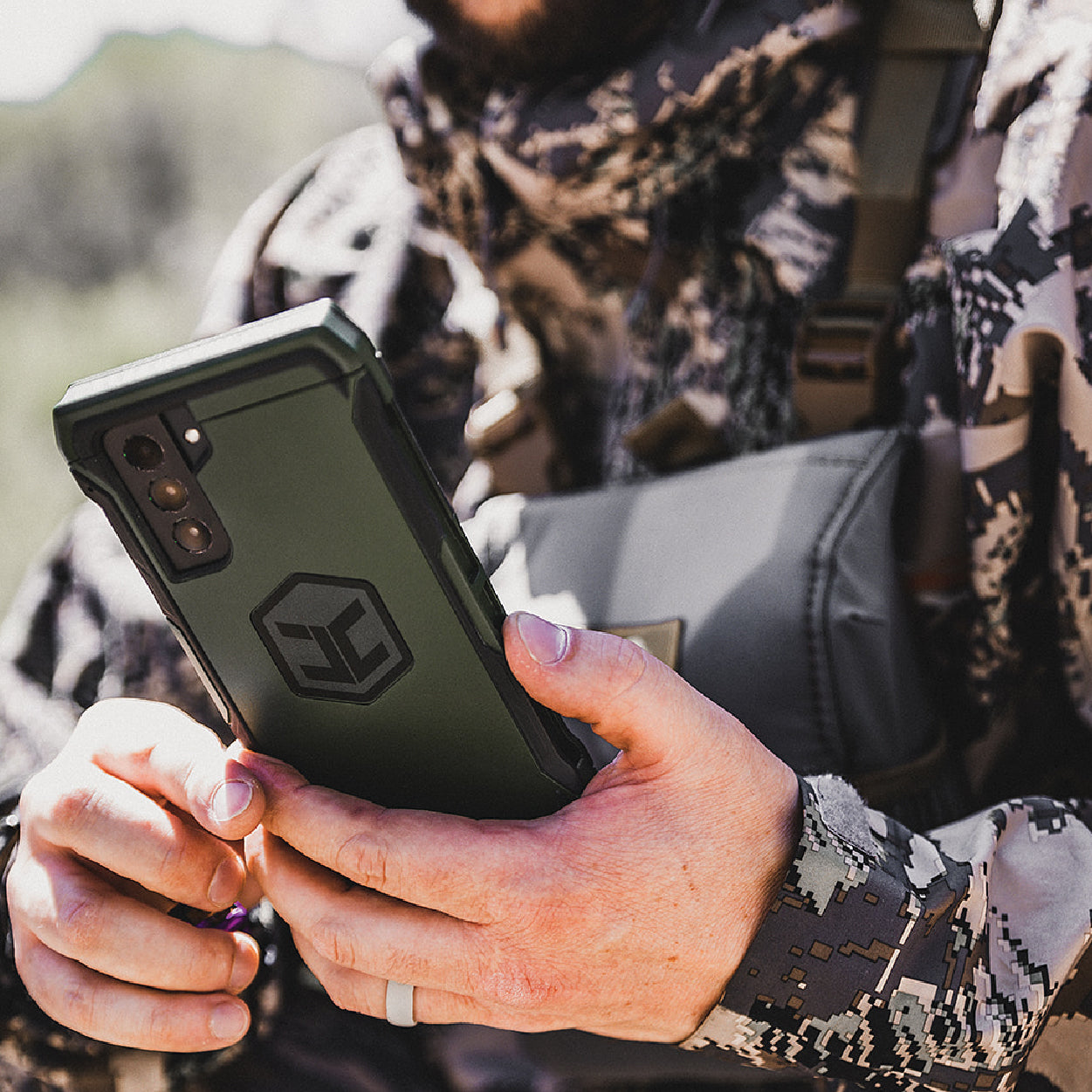 Тактичний чохол ADVNTR для Galaxy S22+ з кріпленням