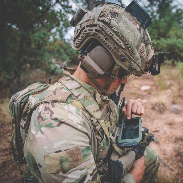 Чохол для iPhone 15 Pro з військовими кріпленнями