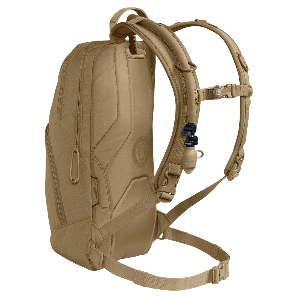 CamelBak M.U.L.E. з резервуаром на 3L Coyote ззаду