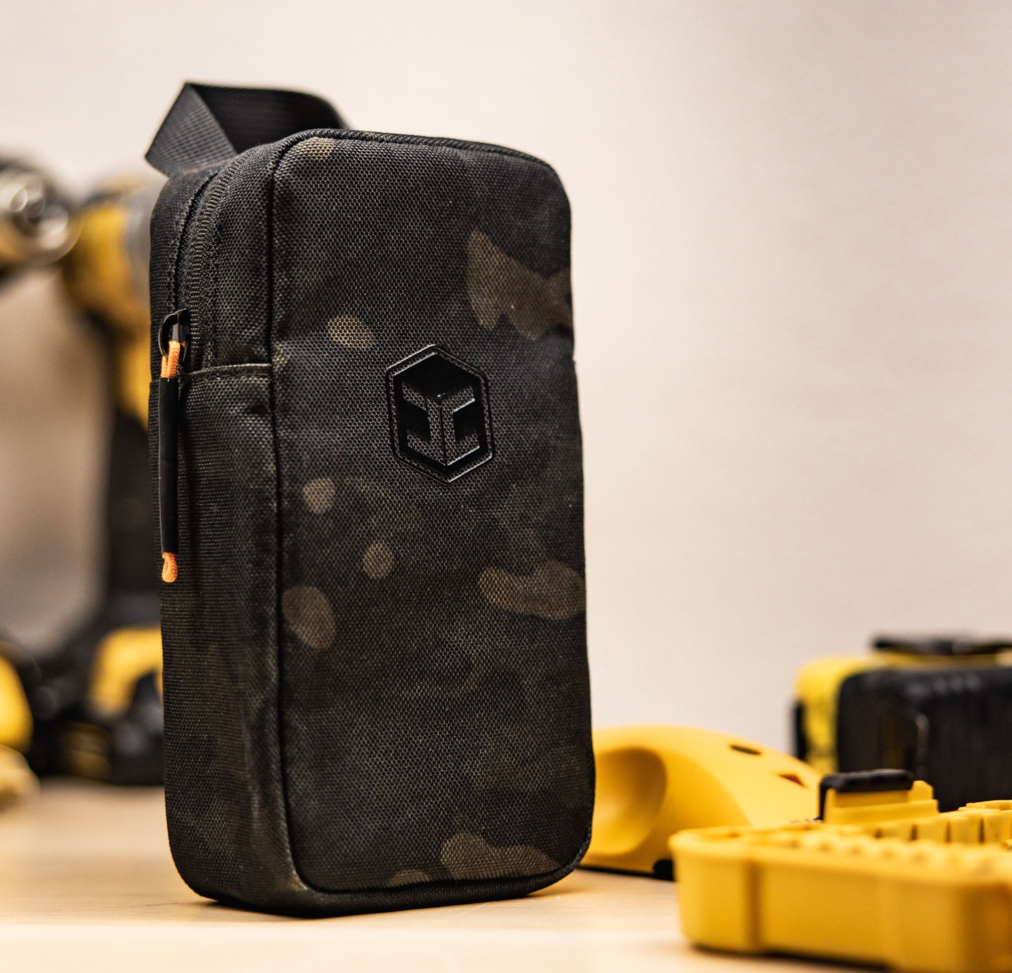 Індуктивний зарядний пристрій Juggernaut Case Benchtop Inductive Charge Mount