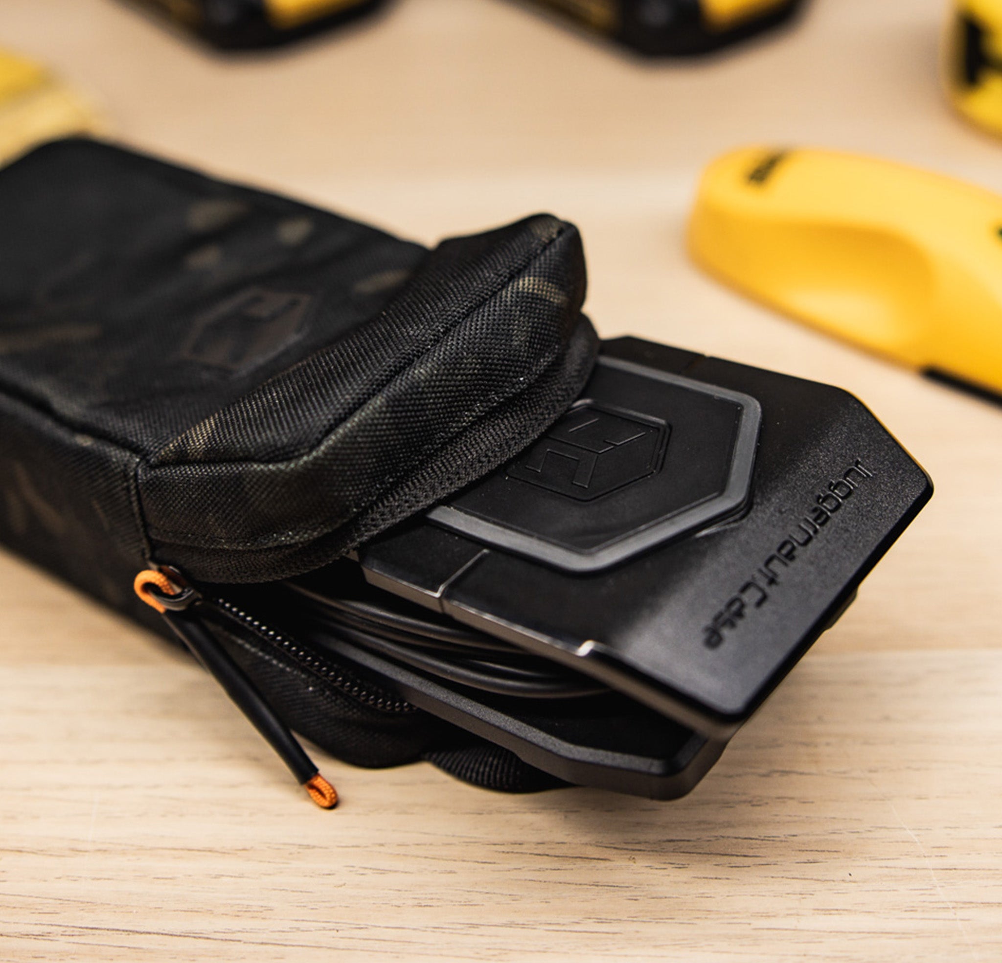 Індуктивний зарядний пристрій Juggernaut Case Benchtop Inductive Charge Mount