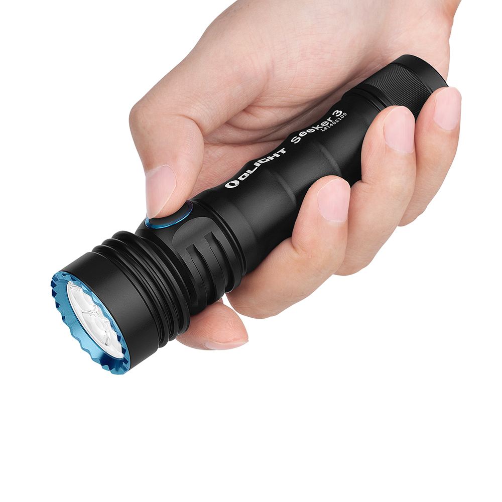 Ліхтар Olight Seeker 3 у руці