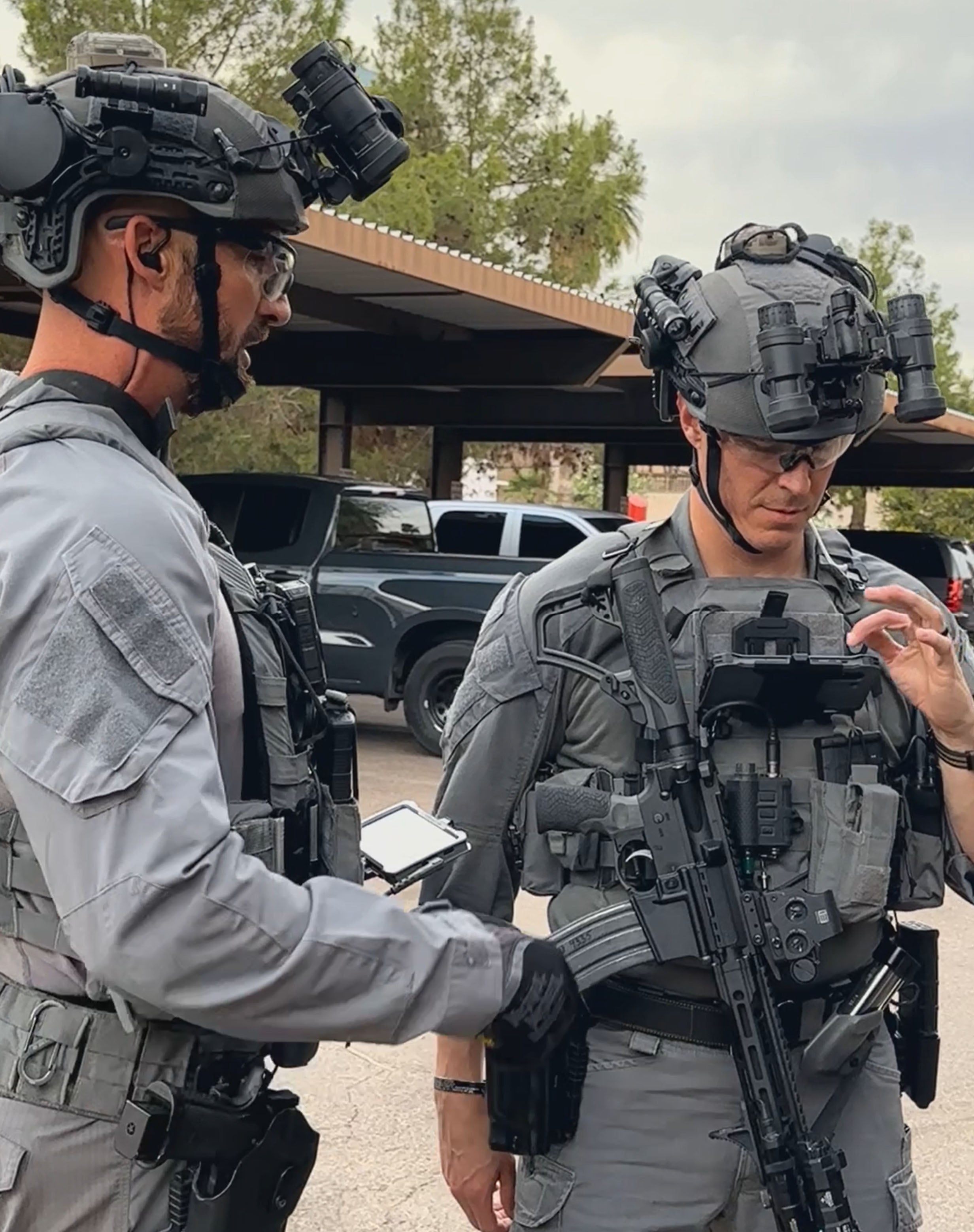 Чохол IMPCT для iPhone 13 Pro Max на спорядженні