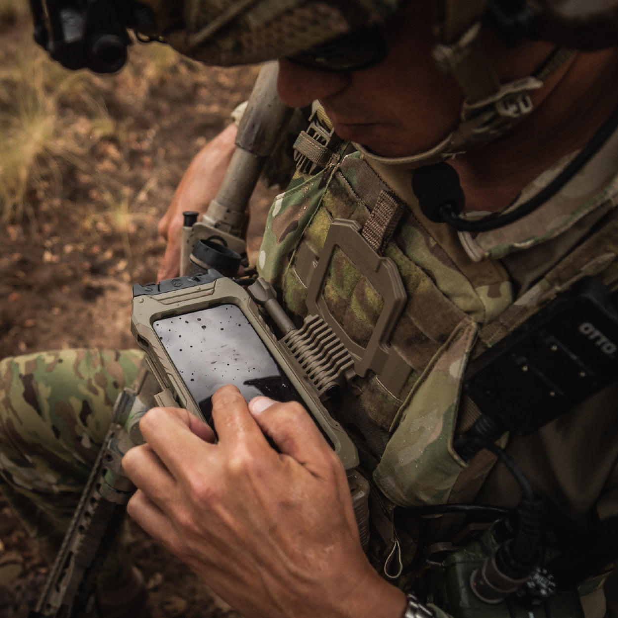 Тактичне кріплення Juggernaut Case Armor Mount для телефону на плитоносці