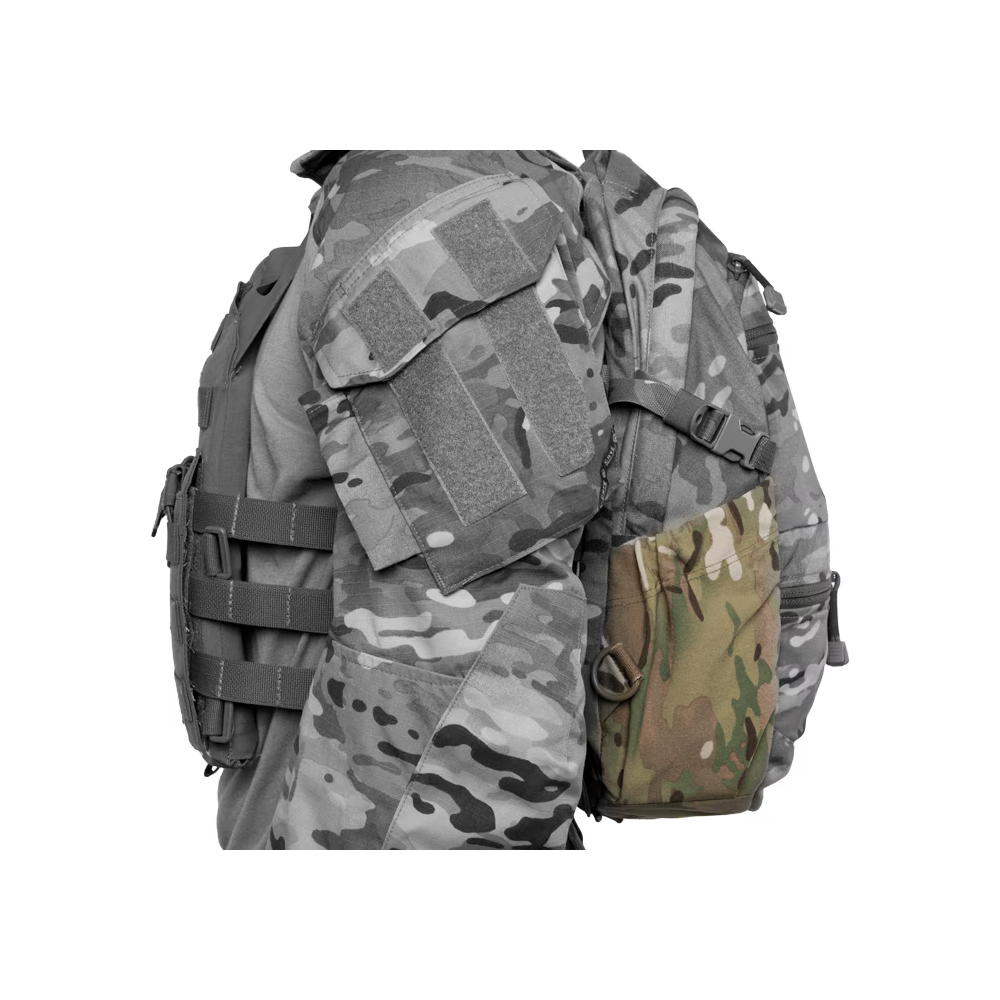 Рюкзак AVS 1000 Pack у підвішеному стані на плитоносці