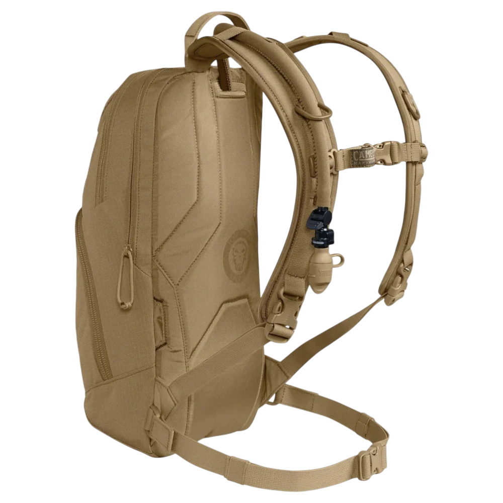 CamelBak M.U.L.E. з резервуаром на 3L Coyote ззаду