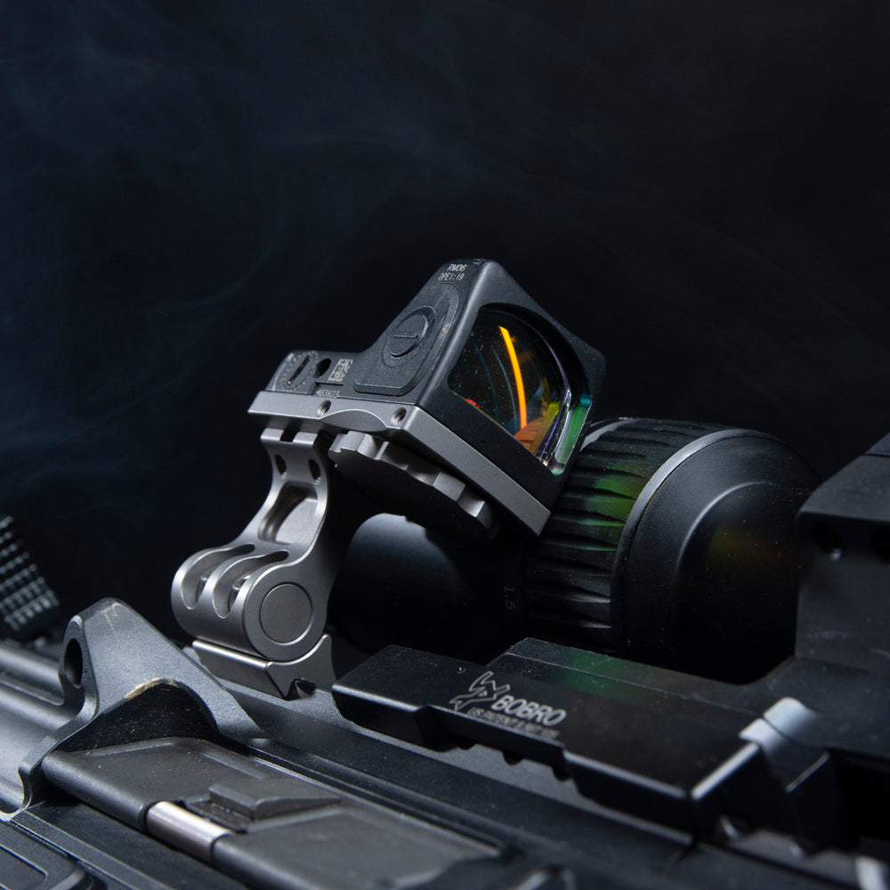 Red dot у кріпленні Valhalla Tactical Rukh Gen.2 крупним планом