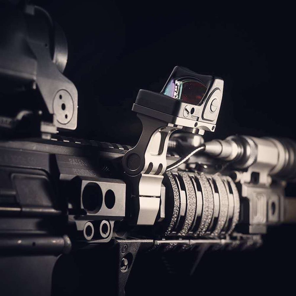 Тактична гвинтівка з встановленим Rukh Gen.2 та коліматором