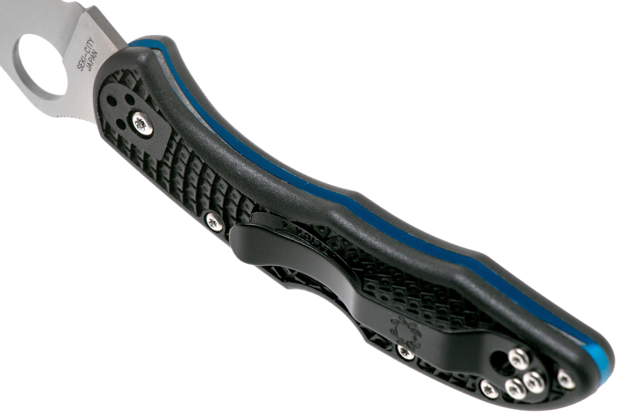 Вид ножа Spyderco Thin Blue Line із синім бекспейсером