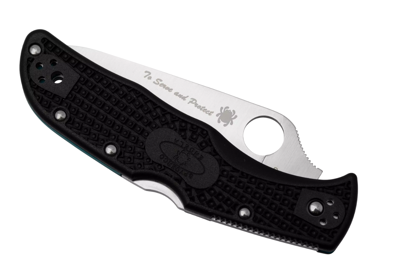 Ніж Spyderco Endela у закритому вигляді з текстурованим руків'ям