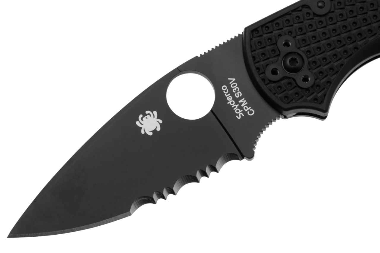 Чорне лезо CPM-S35VN з DLC покриттям на ножі Spyderco