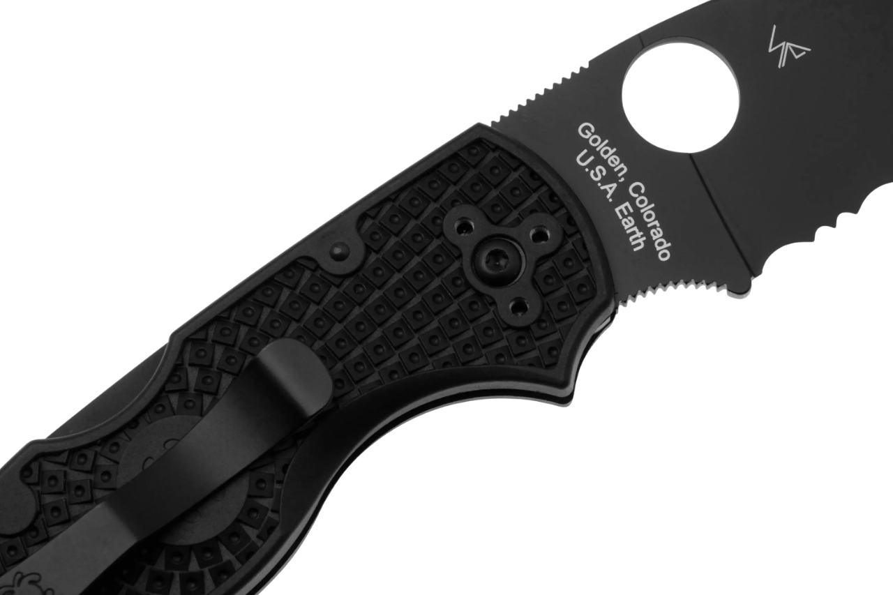 Вид з боку на текстуроване руків'я FRN ножа Spyderco Native 5