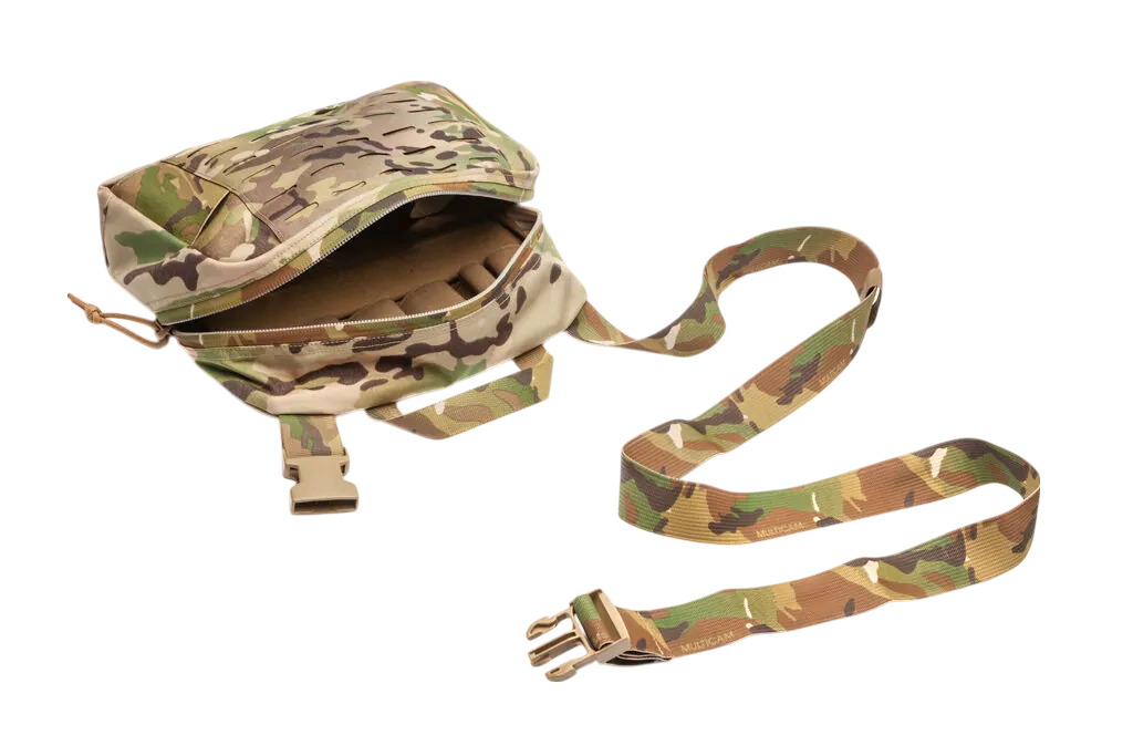 Відкрита сумка Blue Force Gear з оглядом внутрішнього простору і ременем