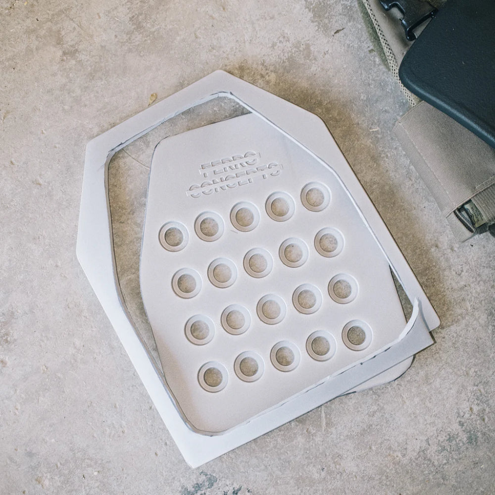 Процес вирізання вентиляційної вставки під форму плити