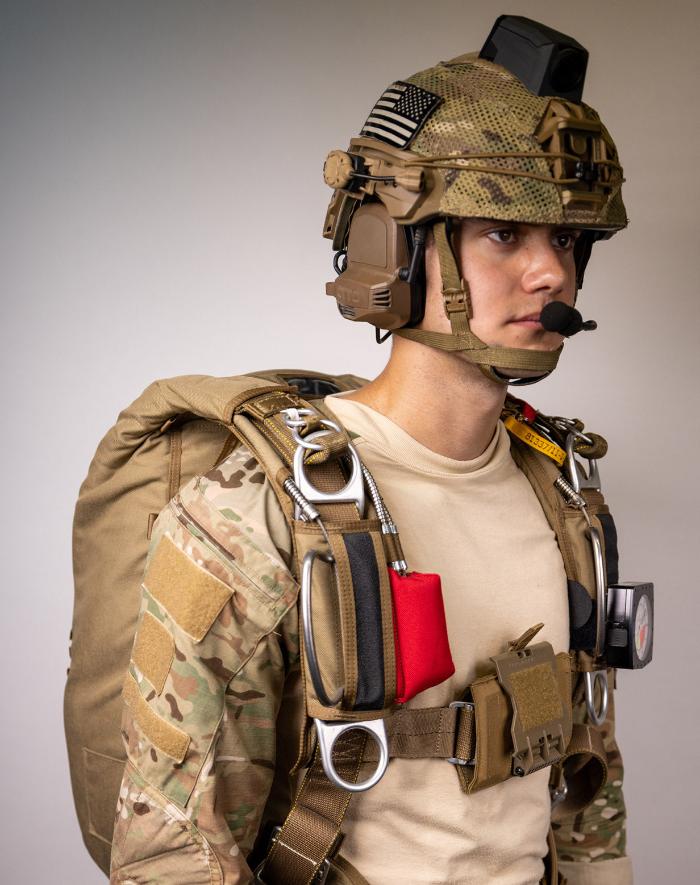 Кріплення Juggernaut Sternum Mount для парашутних операцій