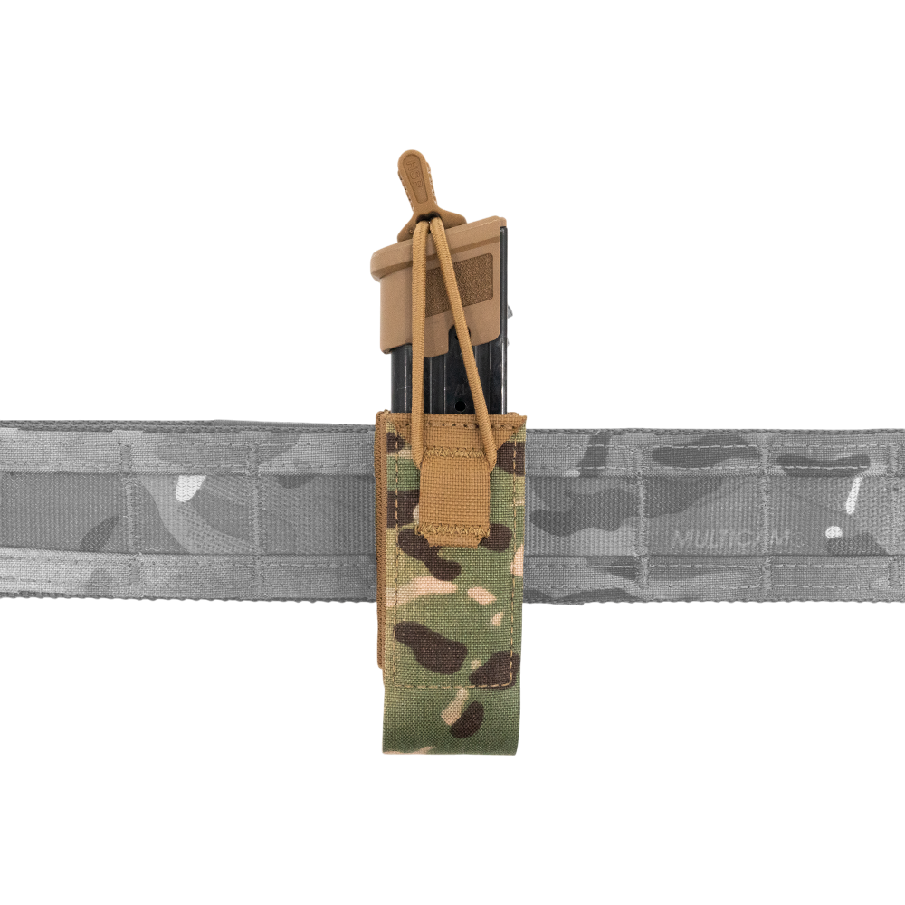 Підсумок із вставленим магазином, закріплений на поясі