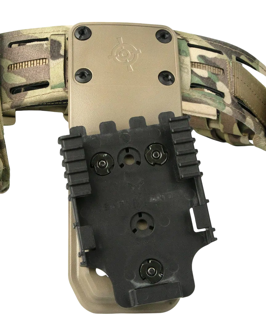 Адаптер Blue Force Gear, встановлений на тактичному поясі з платформою кріплення кобури