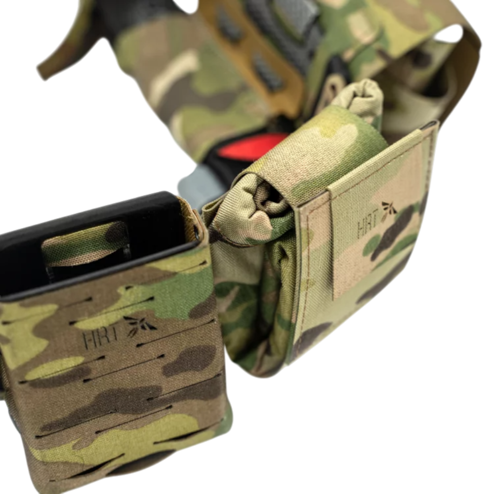 Підсумок HRT ARC Dump Pouch у складеному стані, закріплений на тактичному поясі